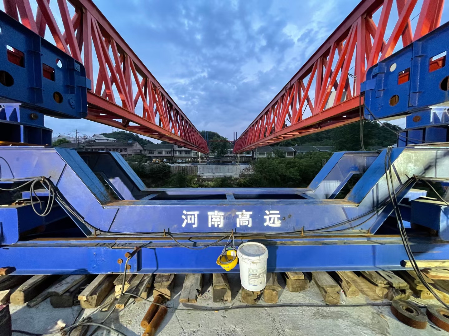 架橋機(jī)過孔時(shí)怎么才能保證安全性？